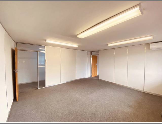 238M² BUILDING TO LET IN SANLAMHOF